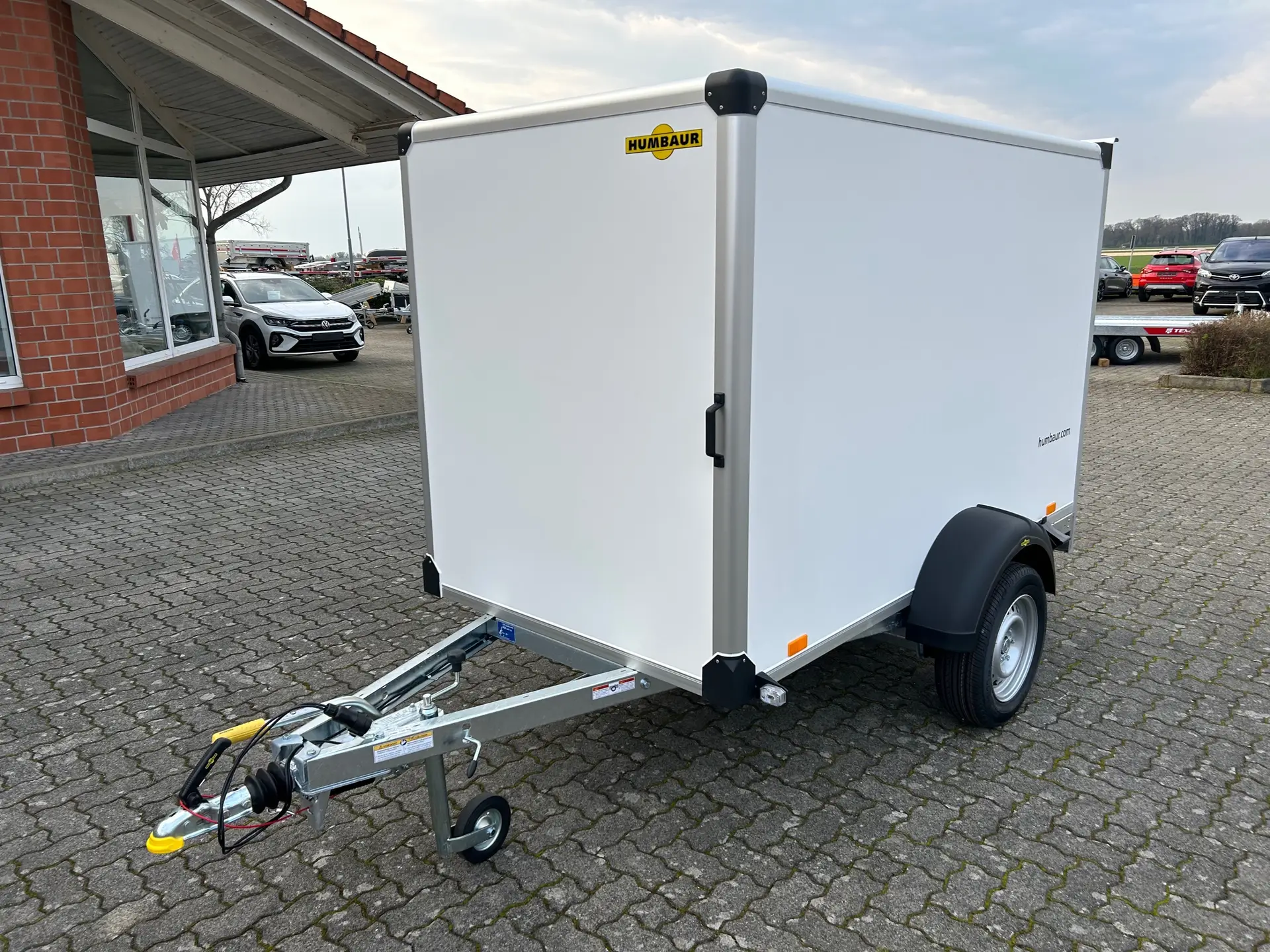 11-5.webp Remorque fourgon Humbaur HK132513 251x132 1300 kg mono-essieu – Image 1