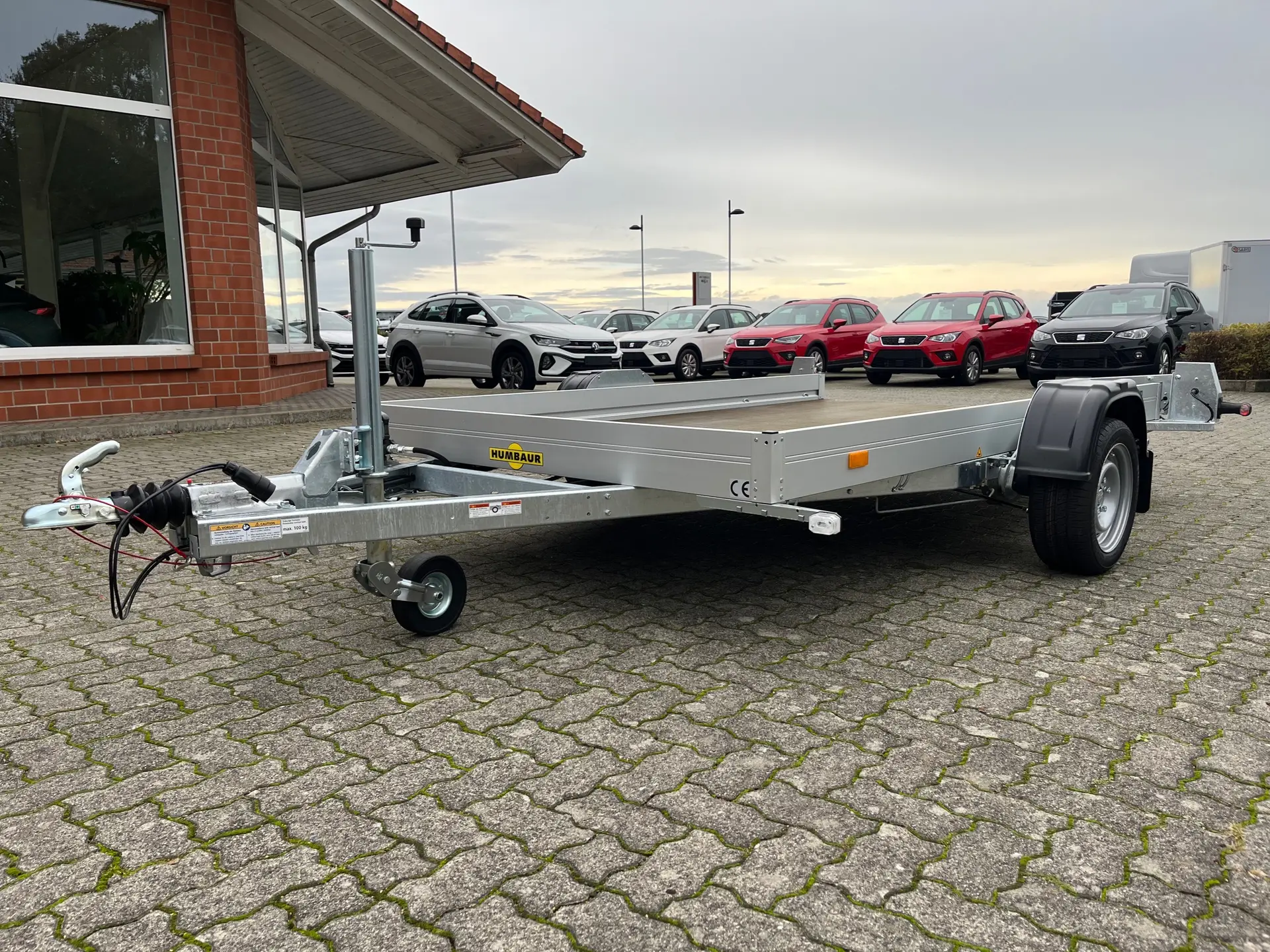 2-5.webp Remorque porte-voiture abaissable Humbaur HKT 153117 S 1500 kg – Image 1