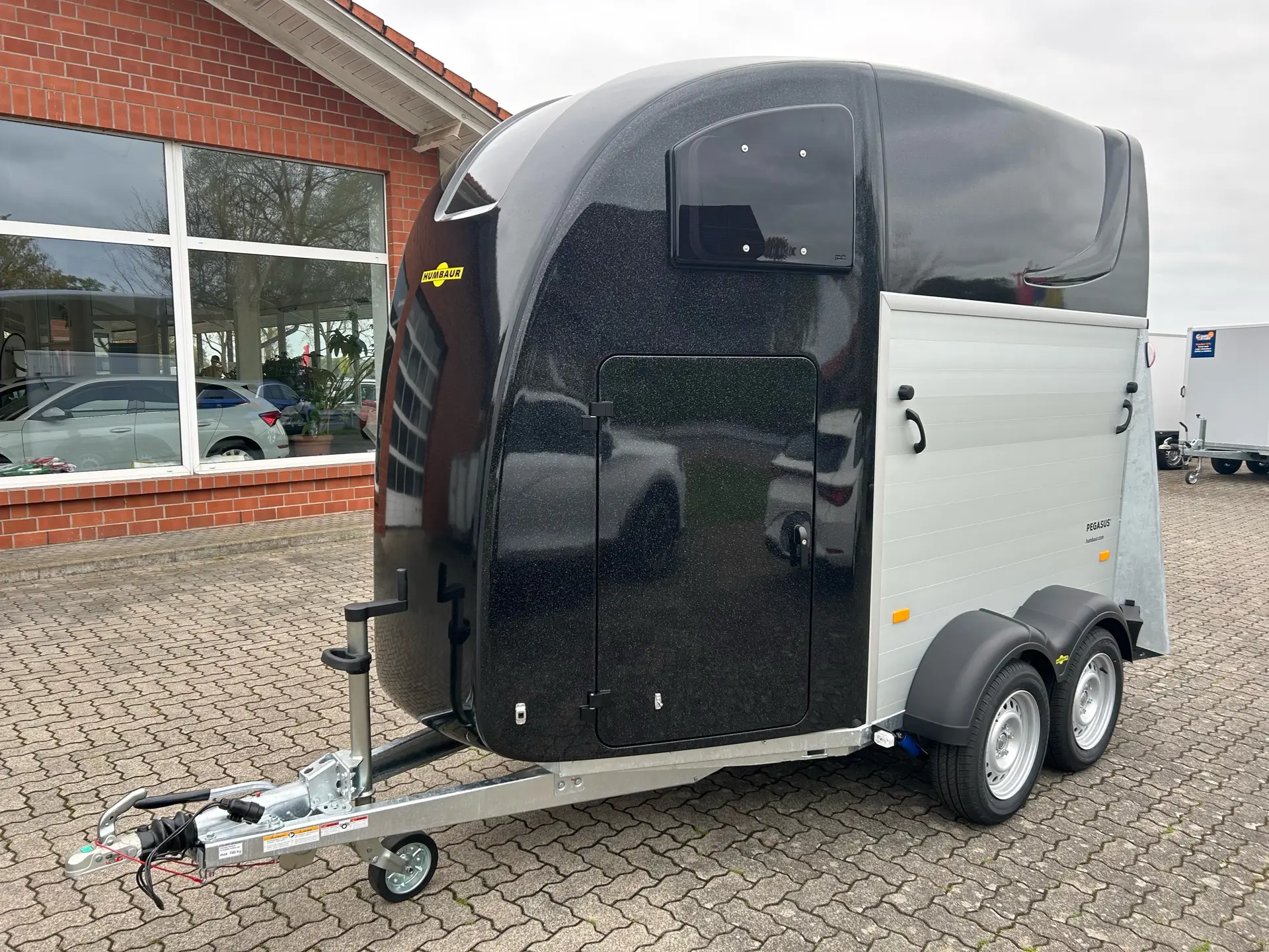 31-4.webp Van transport chevaux Humbaur Pegasus 2700 kg – Image 1