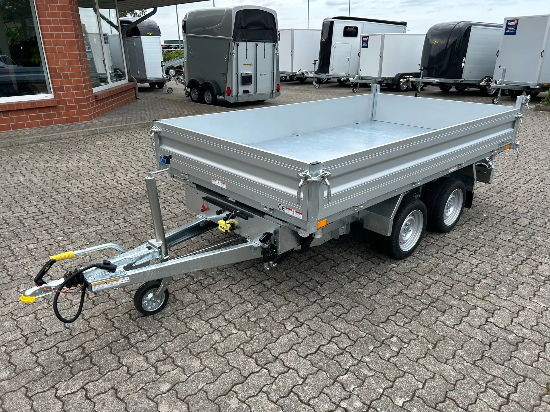 41-2.webp Remorque tri-benne Humbaur HTK 3000.31 314x175 3000 kg – Image 1
