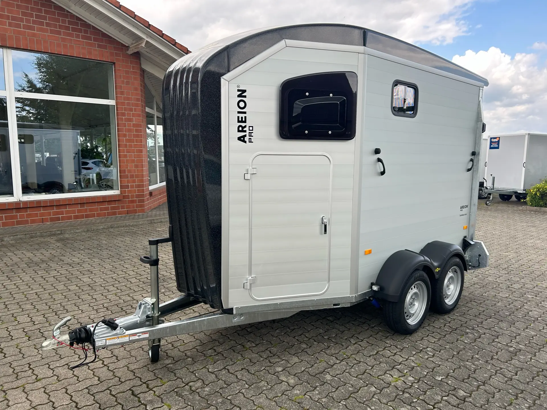 41-4.webp Van transport chevaux Humbaur Areion Pro 2700 kg – Image 1