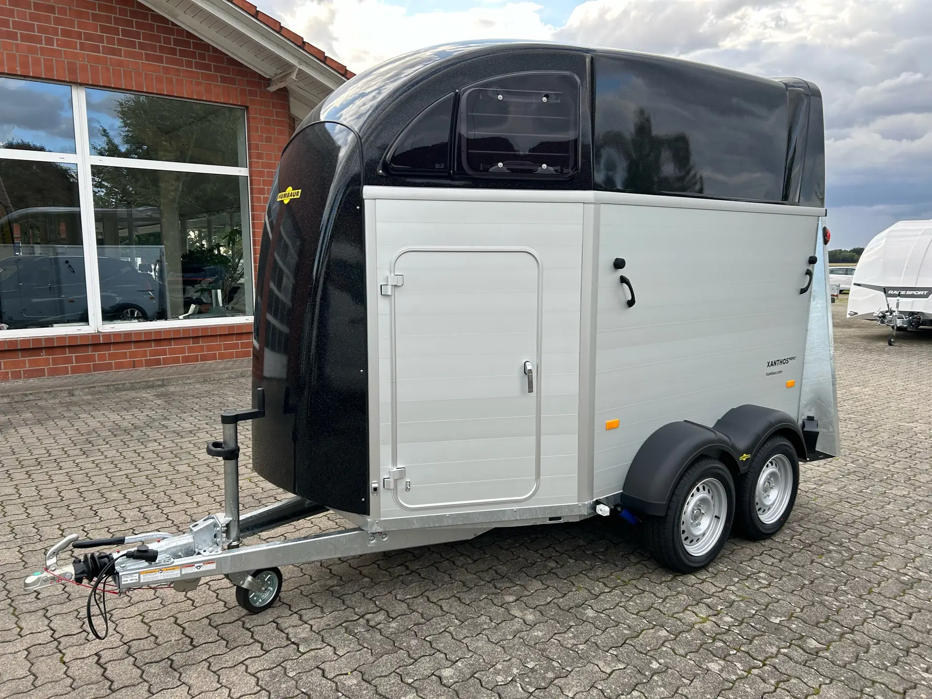 51-2.webp Van transport chevaux Humbaur Xanthos Aero 2700 kg – Image 1