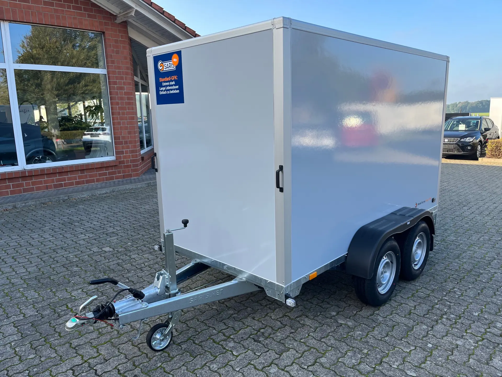 6-1.webp Remorque porte-voiture fermée Saris GO 306x154 2700 kg – Image 1