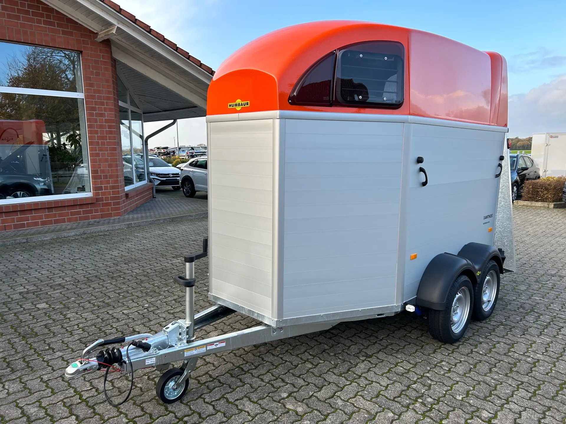 71-2.webp Van transport chevaux Humbaur Xanthos 2400 kg – Image 1