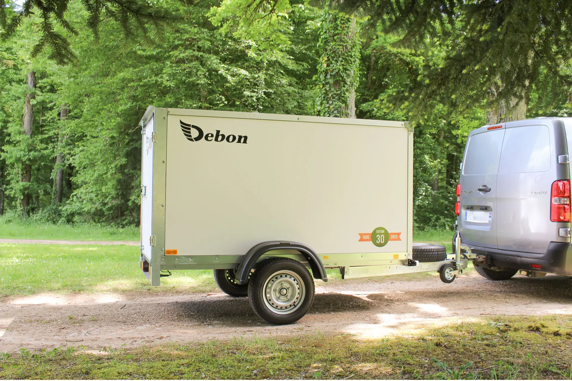 77-4.webp Remorque fourgon Debon Roadster 220 mono-essieu 1300 kg compact – Image 1
