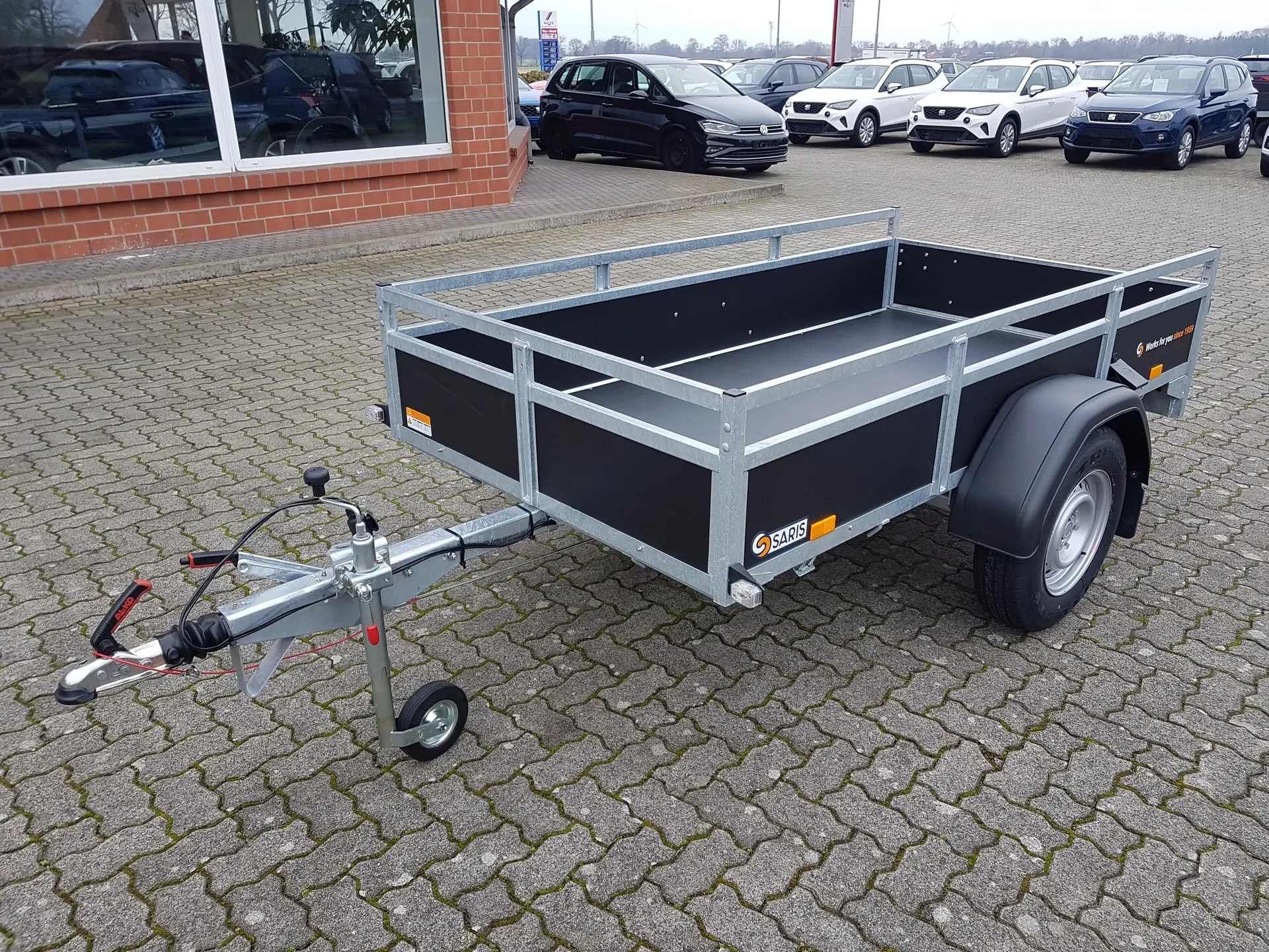 86-1.webp Remorque transport de marchandises Saris CW 255 1350 kg – Image 1