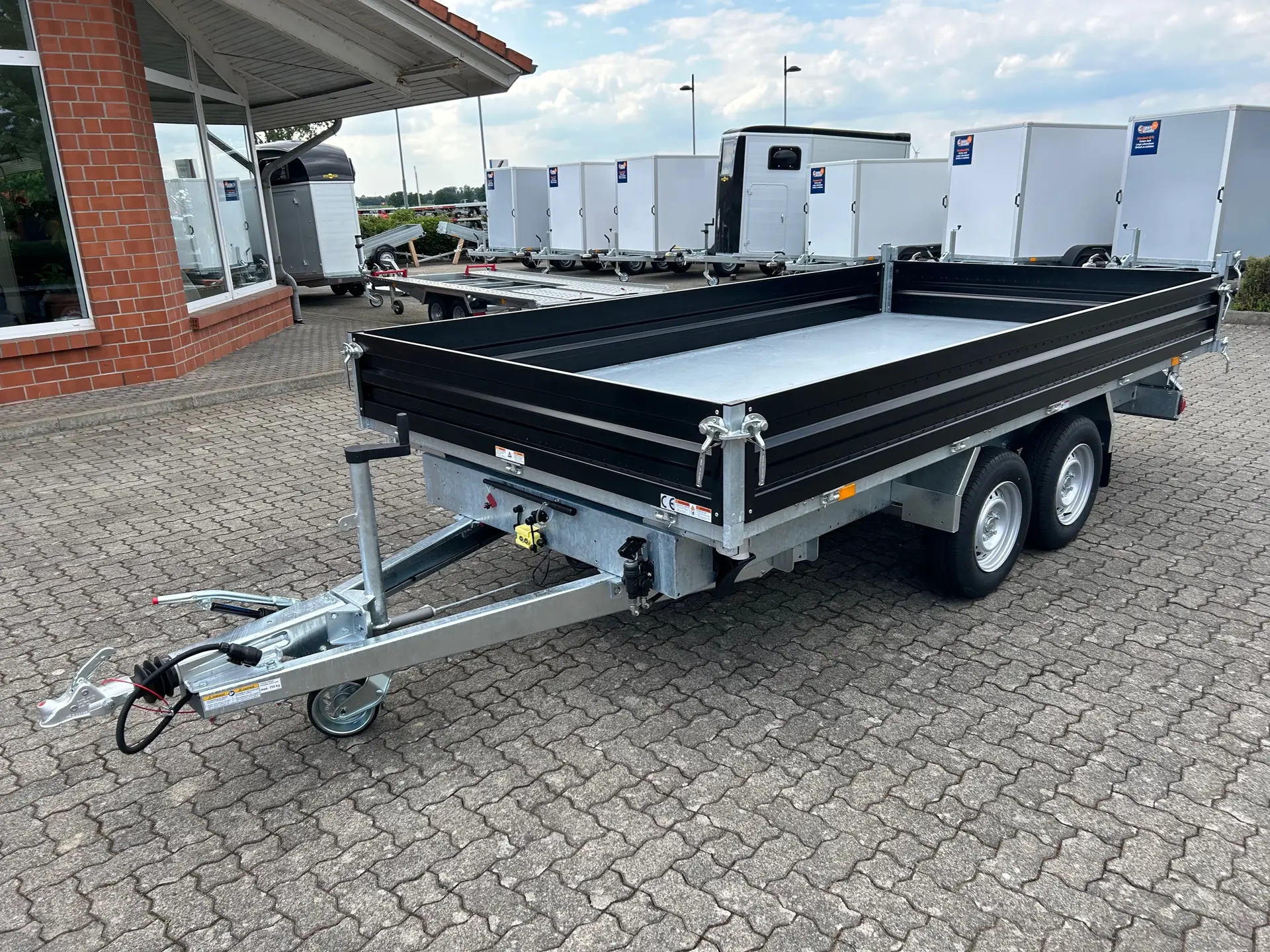 91-1.webp Remorque tri-benne Humbaur HTK 3500.41 410x210 3500 kg – Image 1